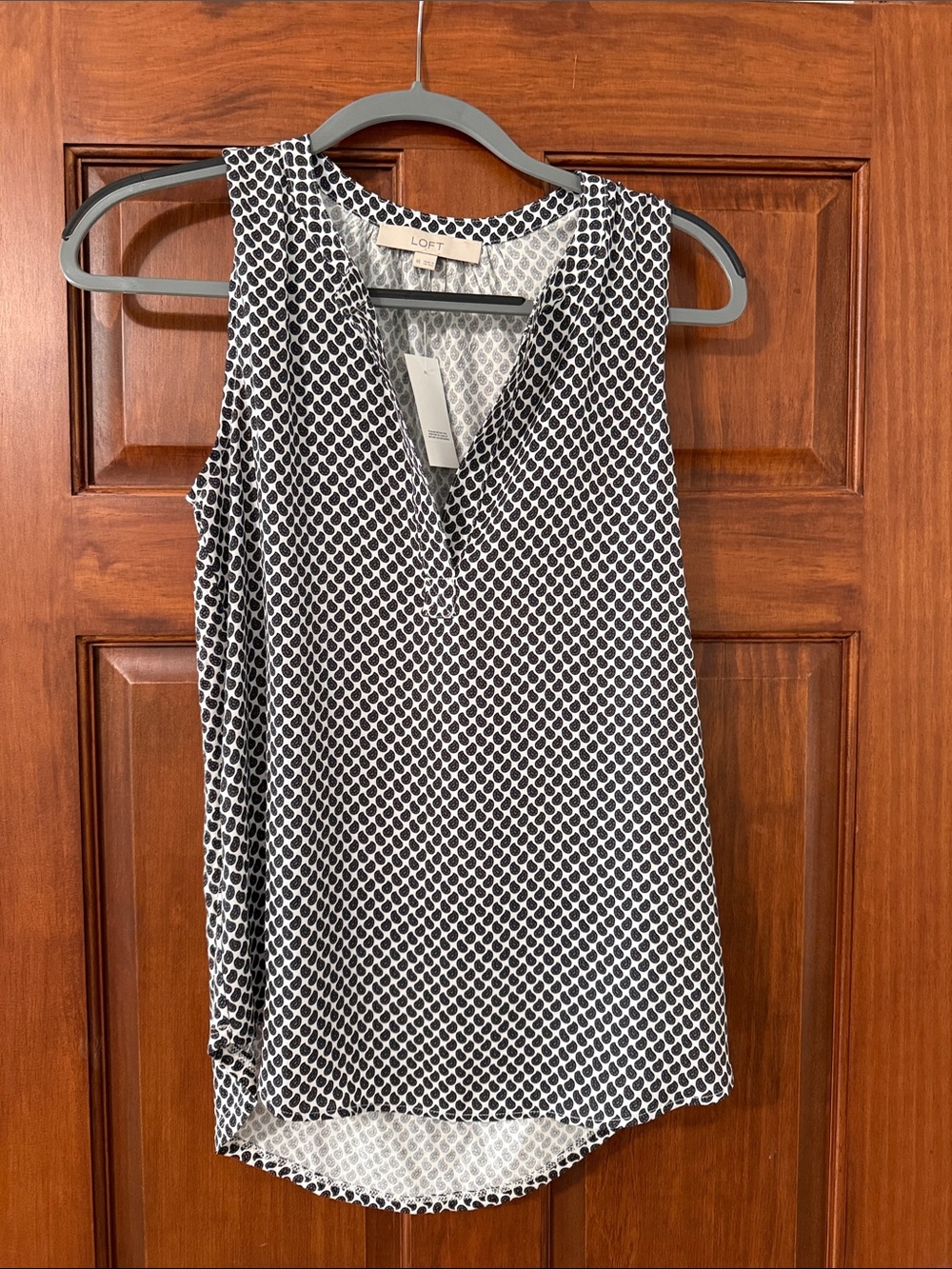 LOFT Black and White Sleeveless V-Neck Printed Camisole